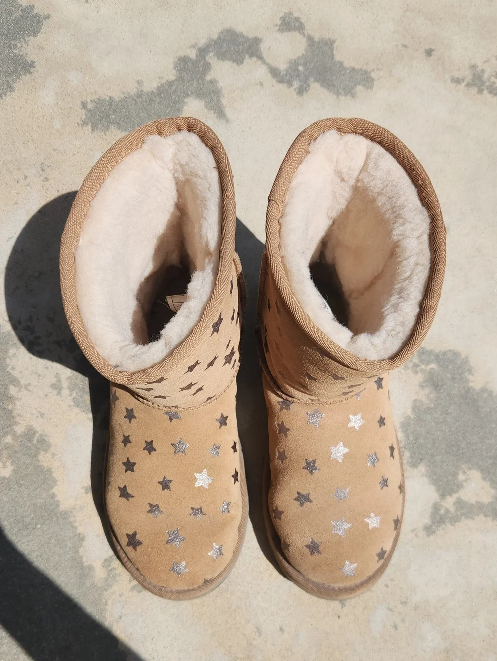 UGG Kids Classic Short II Chestnut Metallic Star Suede Boots Size 4